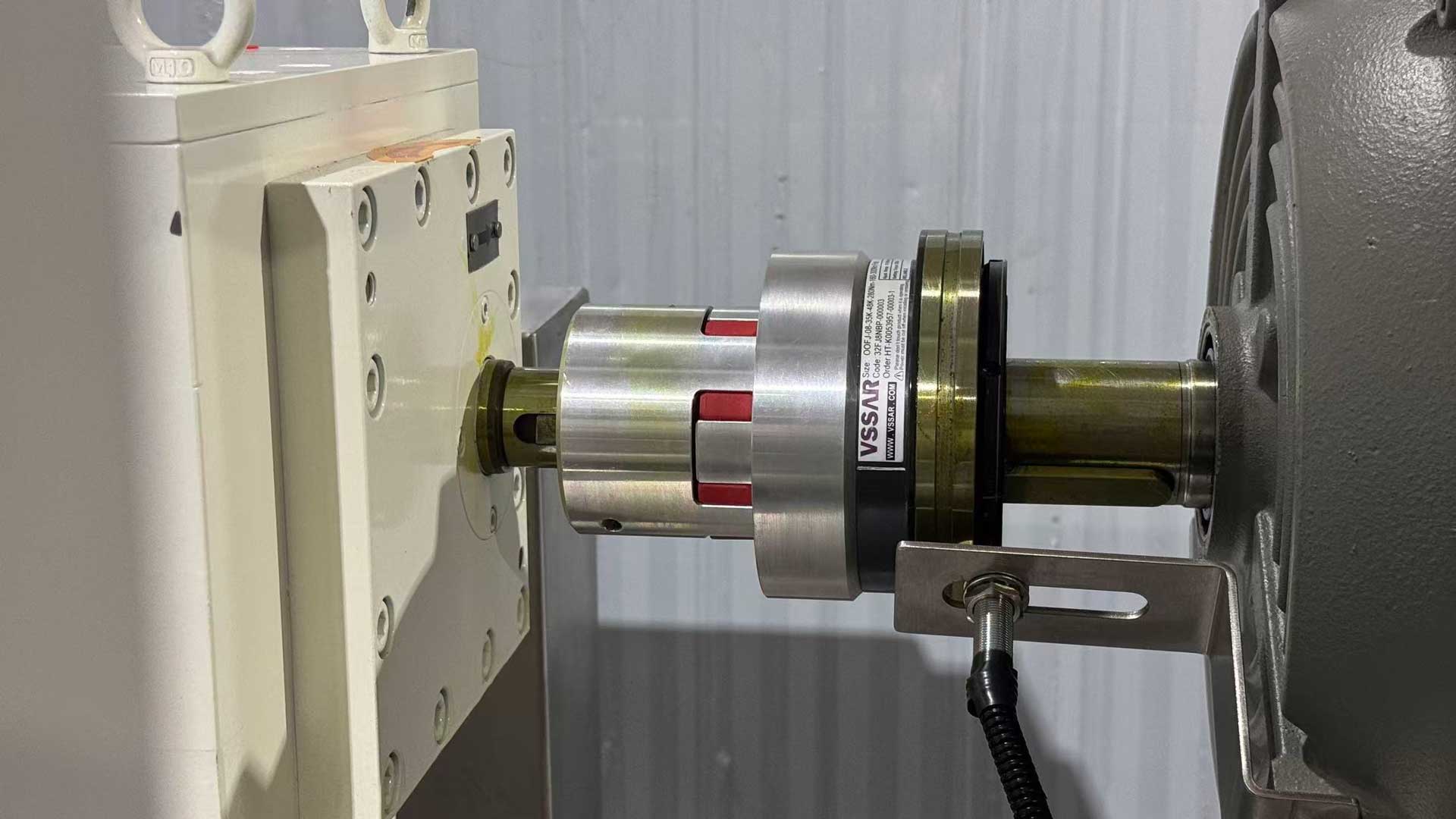 Why Are Twin Screw Extruders Used for Pharmaceutical Hot Melt Extrusion?
