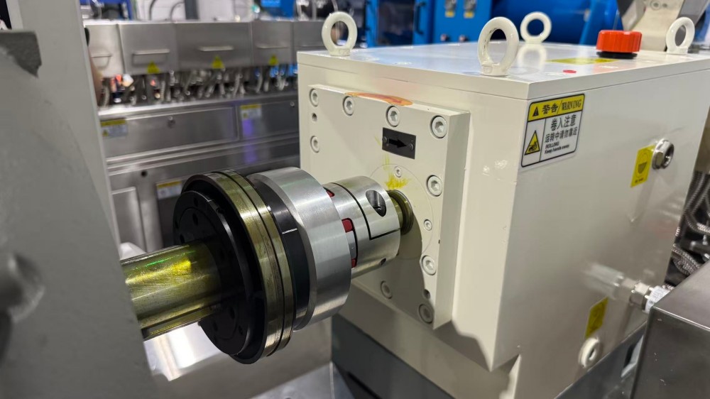 What Causes Melt Pressure Fluctuation in Twin Screw Extrusion?